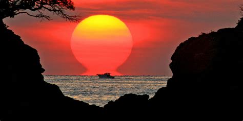 Times for sunrise and sunset in Japan .